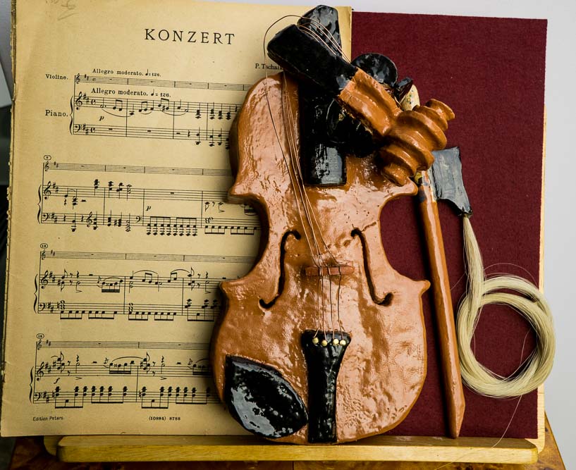 471 Broken Violine II. 